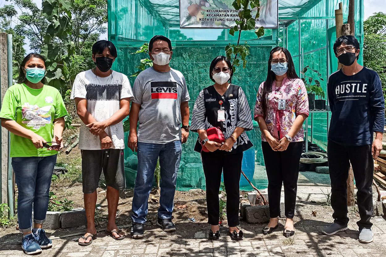 Kadis Pangan Daerah Prov Sulut saat Mengunjungi Kelompok P2L Mapalus