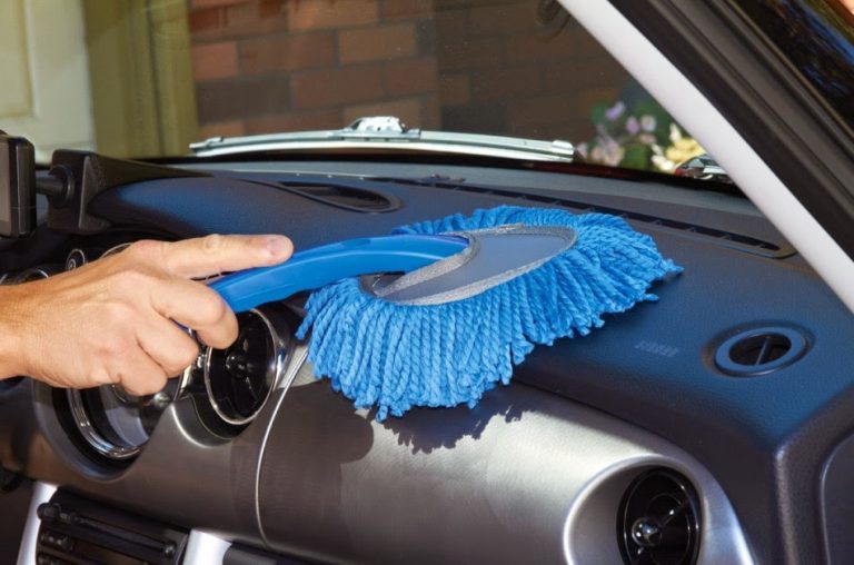 Coba 4 cara ini untuk membersihkan debu di mobil dengan mudah
